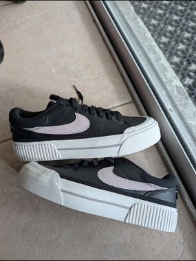Nike Women's Black Sneakers with Pale Pink Swoosh Platform